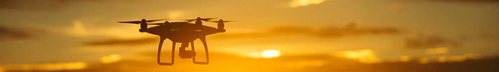 drone i solnedgang